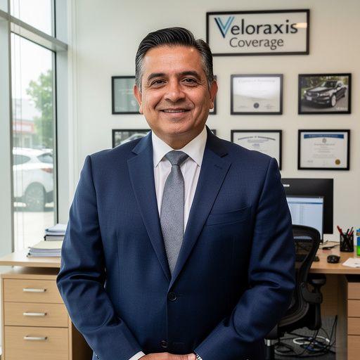 Zadowolony kierowca odbierający dokumenty ubezpieczeniowe.